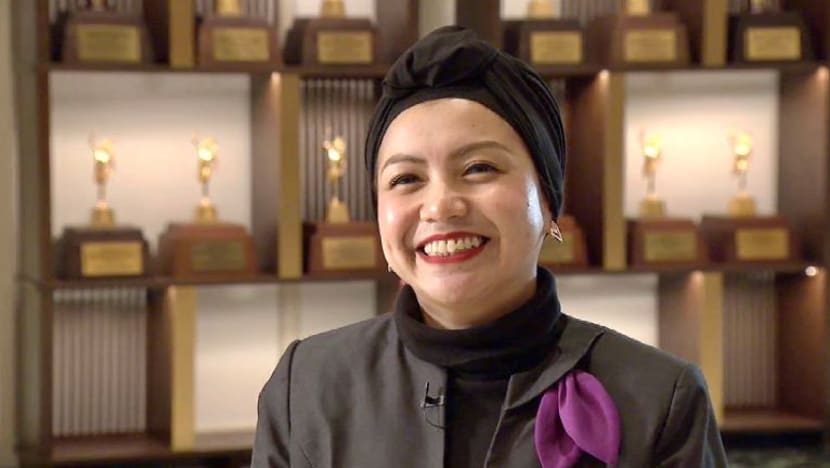 Pegawai beruniform Royal Plaza on Scotts kini dibenar bertudung dalam bentuk serban moden Pegawai beruniform Royal Plaza on Scotts kini dibenar bertudung dalam bentuk serban moden