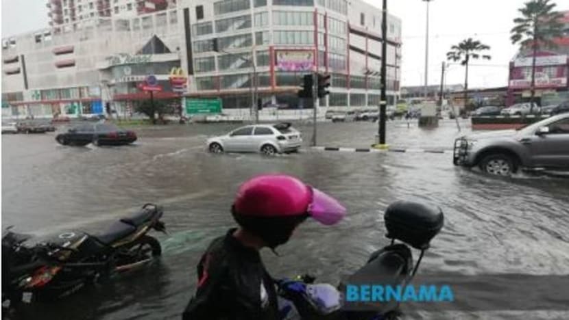 Banjir di Johor terus buruk; 3 lagi daerah terjejas