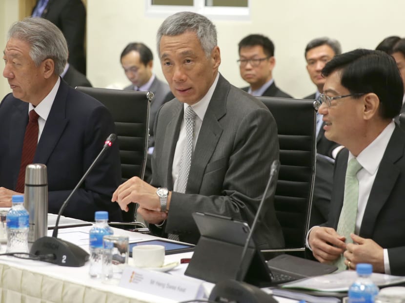 Prime Minister Lee Hsien Loong (centre) chaired the meeting to review the progress of the S$19 billion set aside for research, innovation and enterprise between 2016 and 2020. Photo: Wee Teck Hian/TODAY