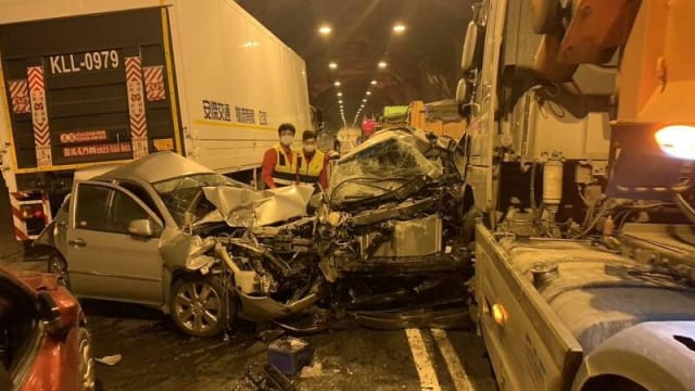 像灾难片现场！台湾宜兰17车连环撞 酿1死11伤