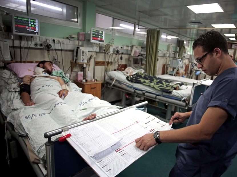 Amid bloodshed, frenetic Gaza hospital improvises