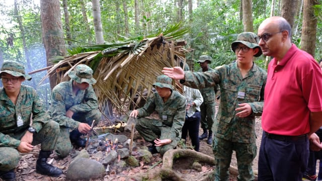 尚达曼总统同在文莱参与训练武装部队军官学员会面