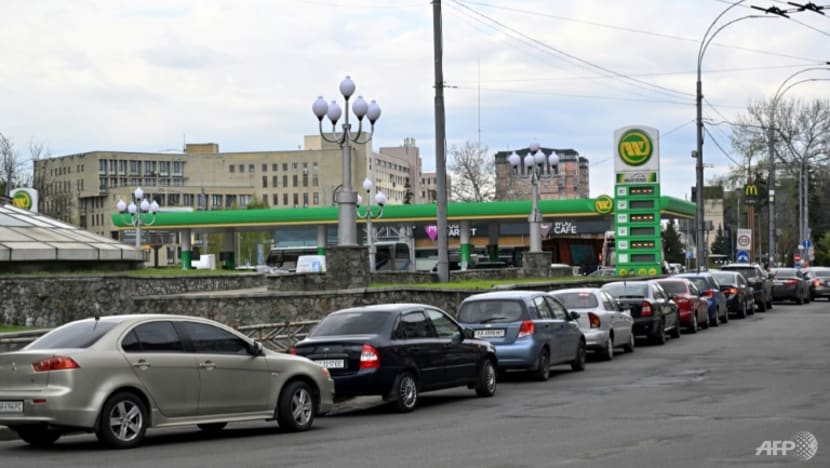 Endless petrol queues become point of pride in Ukraine Endless petrol queues become point of pride in Ukraine