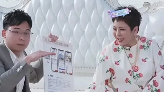 向太直播处女秀　卖床垫暗挺大S