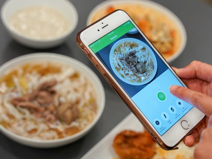The JurongHealth Food Log mobile application scanning a bowl of beef noodles.