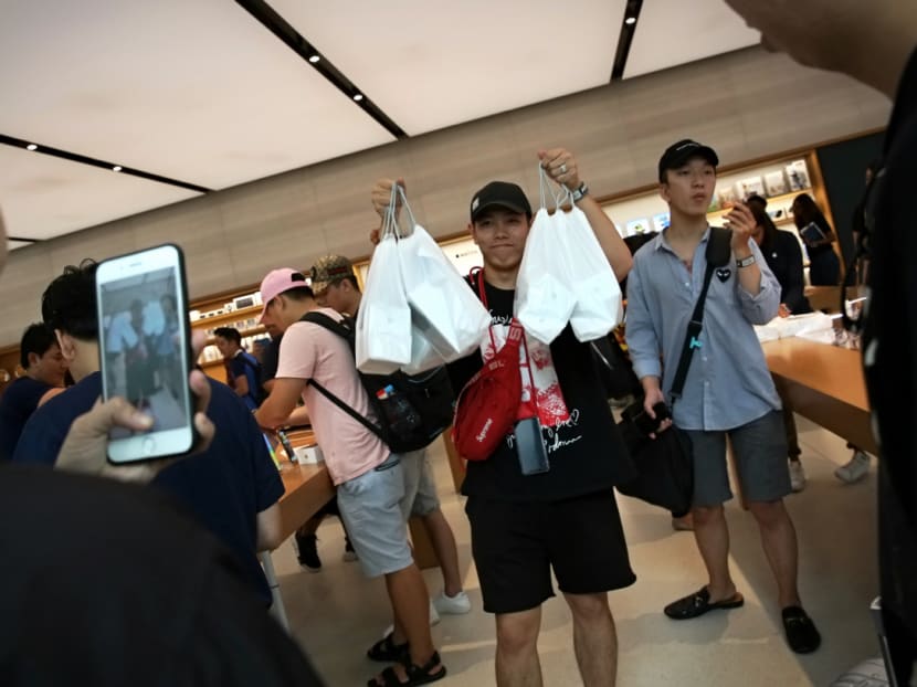 Apple fans get hands on new iPhone XS and XS Max wait and price