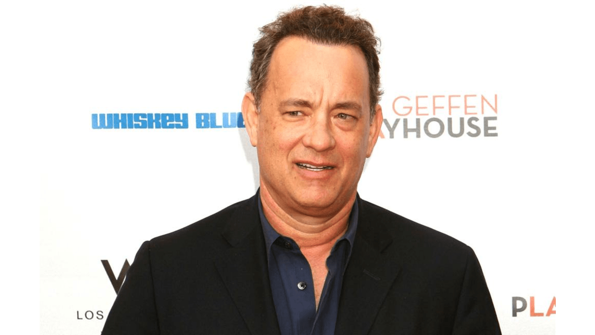 Tom Hanks Gives Inspiring Commencement Speech "You're The Chosen Ones