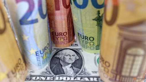 Major currencies hold steady ahead of Fed minutes, RBNZ 