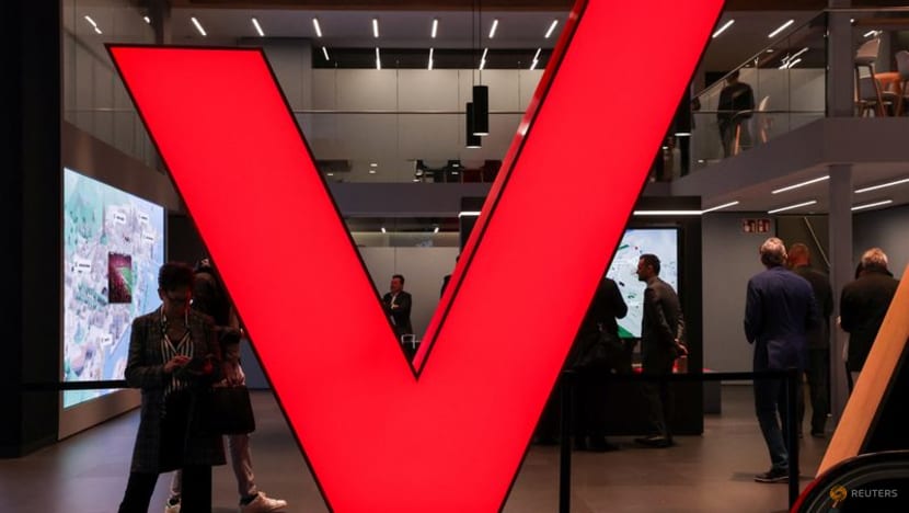 Verizon, AT&T to get full C-Band use, extend some 5G safeguards - letter