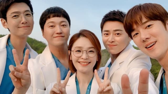 业内人士评选 2021 年最佳韩剧　“Hospital Playlist 2”夺冠军