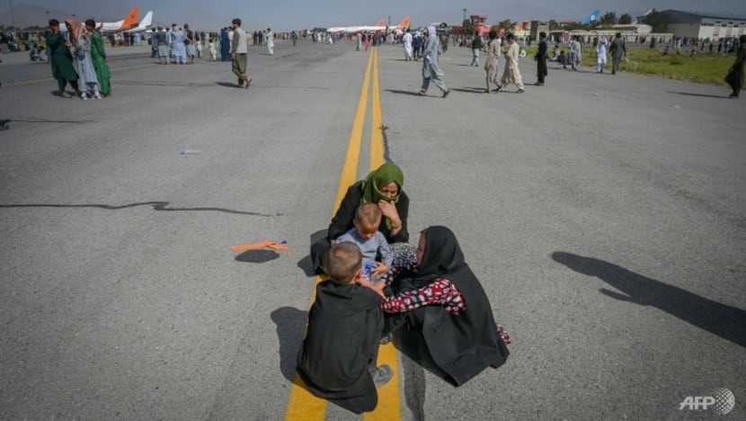 Evacuation flights restart from Kabul after Afghans desperate to flee cleared from airfield Evacuation flights restart from Kabul after Afghans desperate to flee cleared from airfield