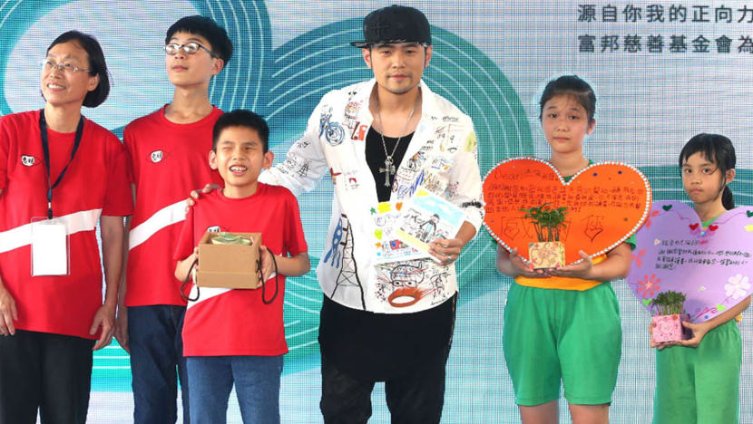 Jay Chou funds 3,200 children for charity