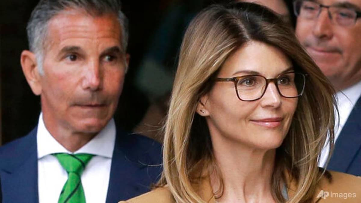full-house-actress-lori-loughlin-released-after-prison-term-in-college-scam