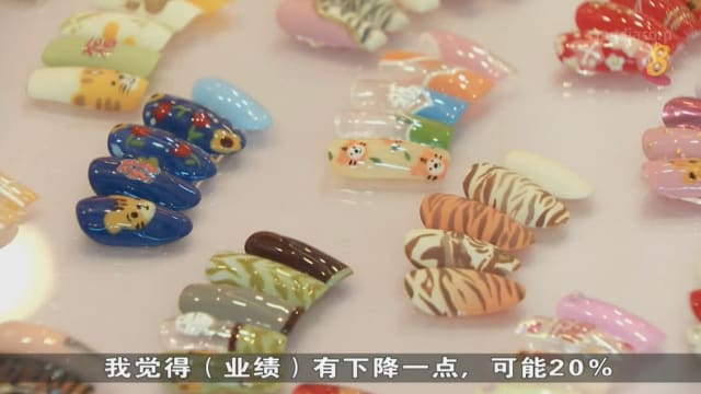 美发美甲店生意迎来旺季 两三周前预约就已爆满