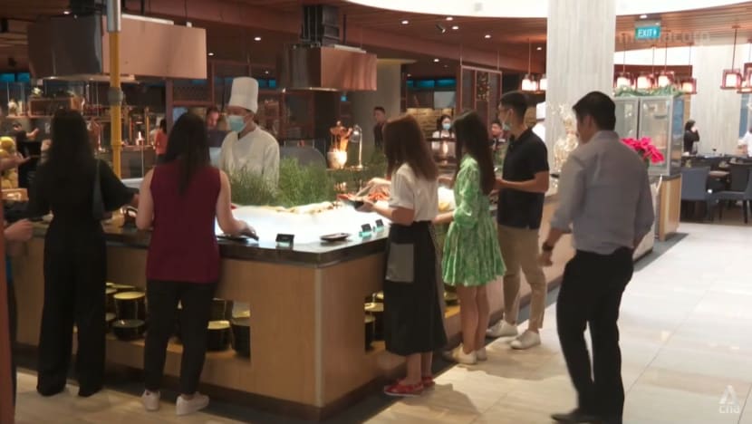 Hotel restaurants see brisk business as crowds flock back for Christmas Hotel restaurants see brisk business as crowds flock back for Christmas