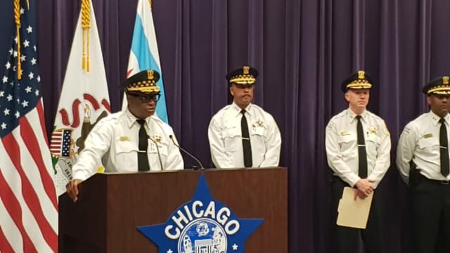 美国芝加哥警员开枪射伤手无寸铁少年 当局展开调查