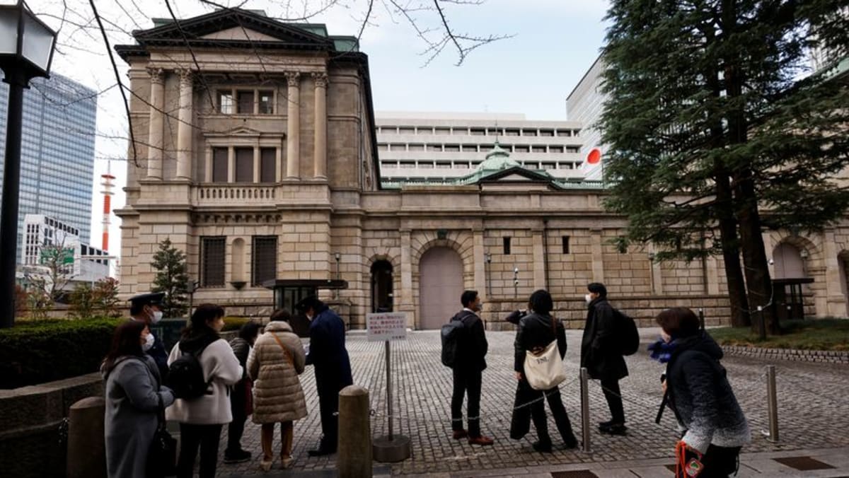 Debat antara pemerintah Jepang dan bank sentral atau kelanjutan keluar dari deflasi sudah dekat