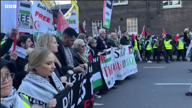 伦敦声援巴勒斯坦人大型集会发生肢体冲突事件 逾230人被捕