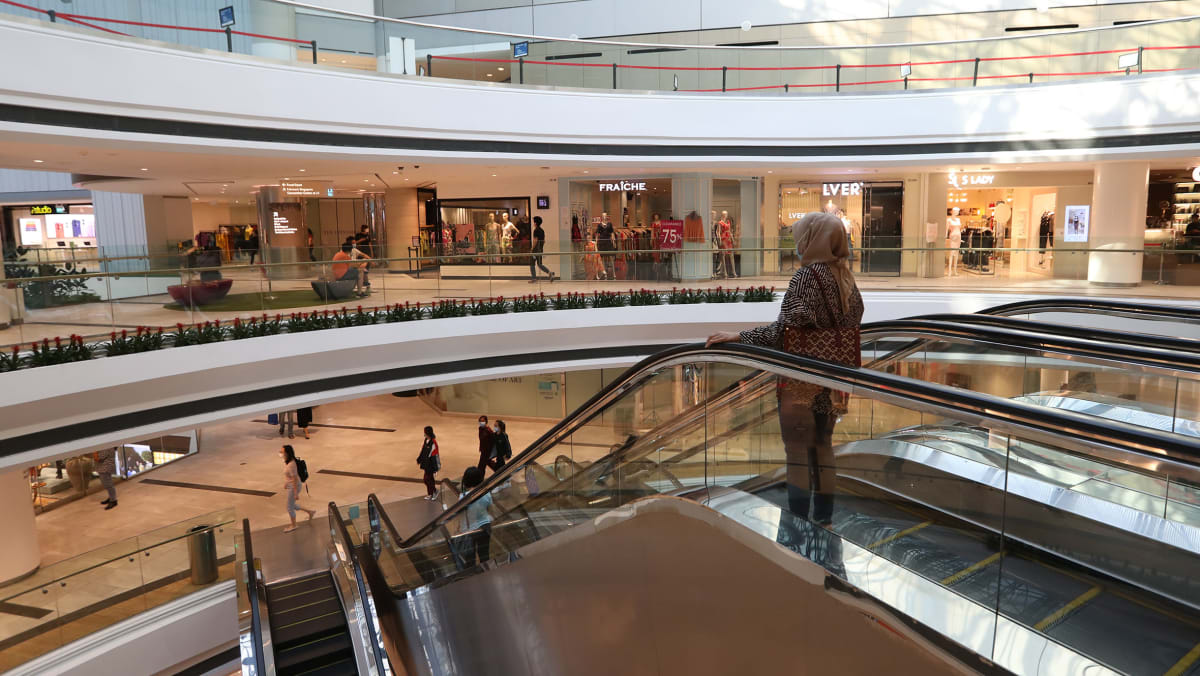 Covid-19 clusters at malls: Some retail workers worry about getting infected, hope to get priority for vaccine - TODAY Covid-19 clusters at malls: Some retail workers worry about getting infected, hope to get priority for vaccine - TODAY