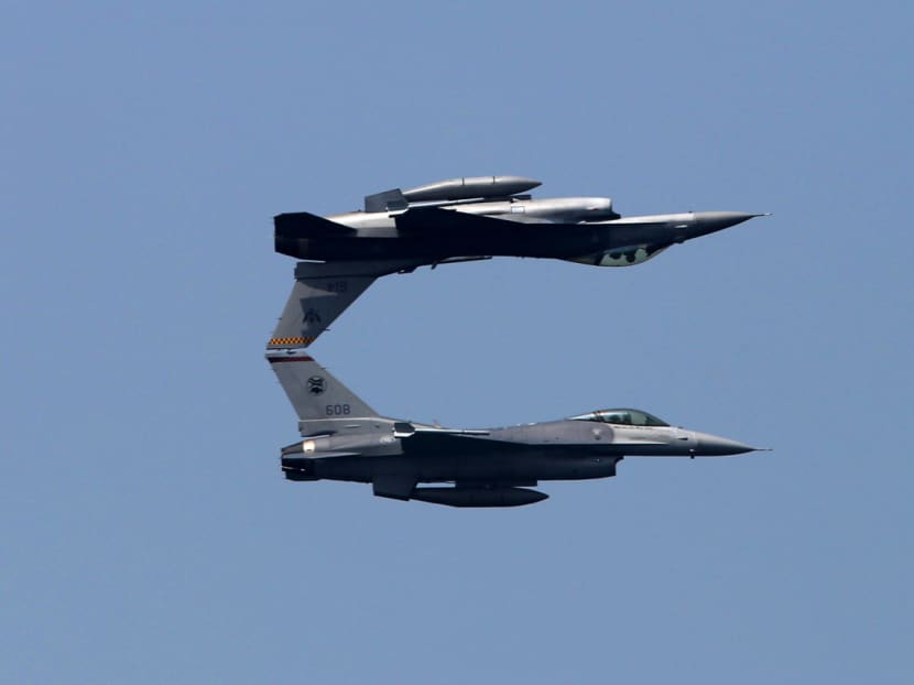 Photo of the day: Two F-16C planes from the RSAF performed a mirror pass during the aerobatic flying display on the second day of the Singapore Airshow 2018 on Sunday (Feb 11). Photo: Nuria Ling/TODAY