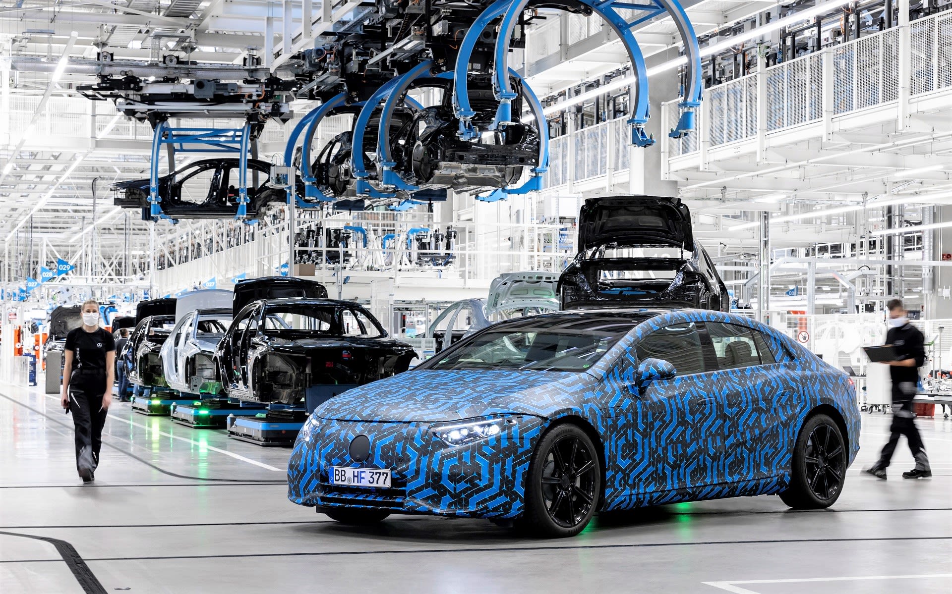 Mercedes-Benz revs up to sustainable mobility Mercedes-Benz revs up to sustainable mobility