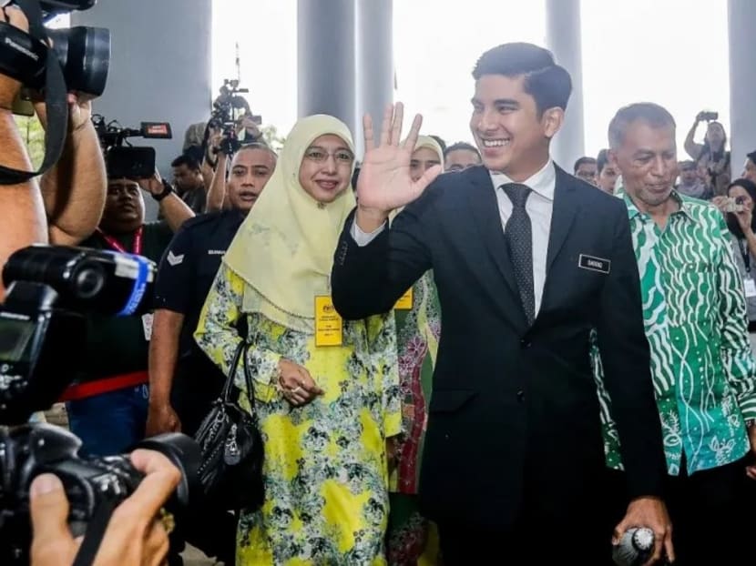 Syed Saddiq Syed Abdul Rahman greets the public at the Kuala Lumpur Court Complex before the High Court verdict on Nov 9, 2023.