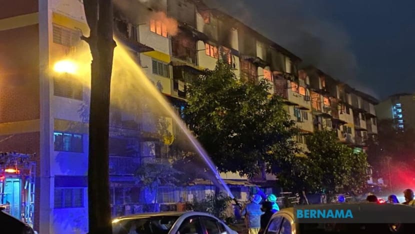Simpanan RM40,000 hangus dijilat api selepas flat Sri Johor terbakar