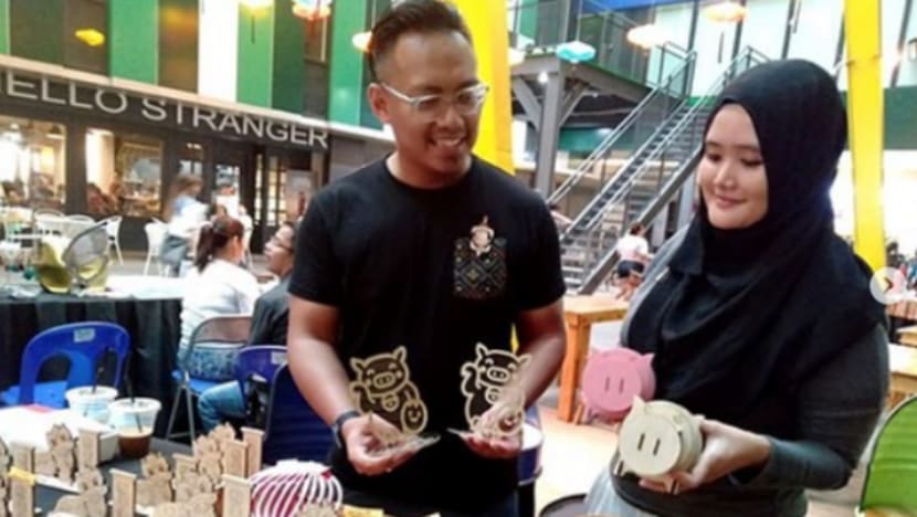 Peniaga Melayu beranikan diri jual patung babi sempena Tahun Baru Cina