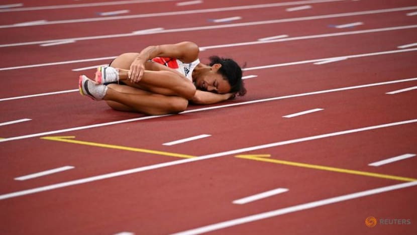 Olympics-Athletics-World champion Johnson-Thompson out injured, Vetter leads Olympics-Athletics-World champion Johnson-Thompson out injured, Vetter leads