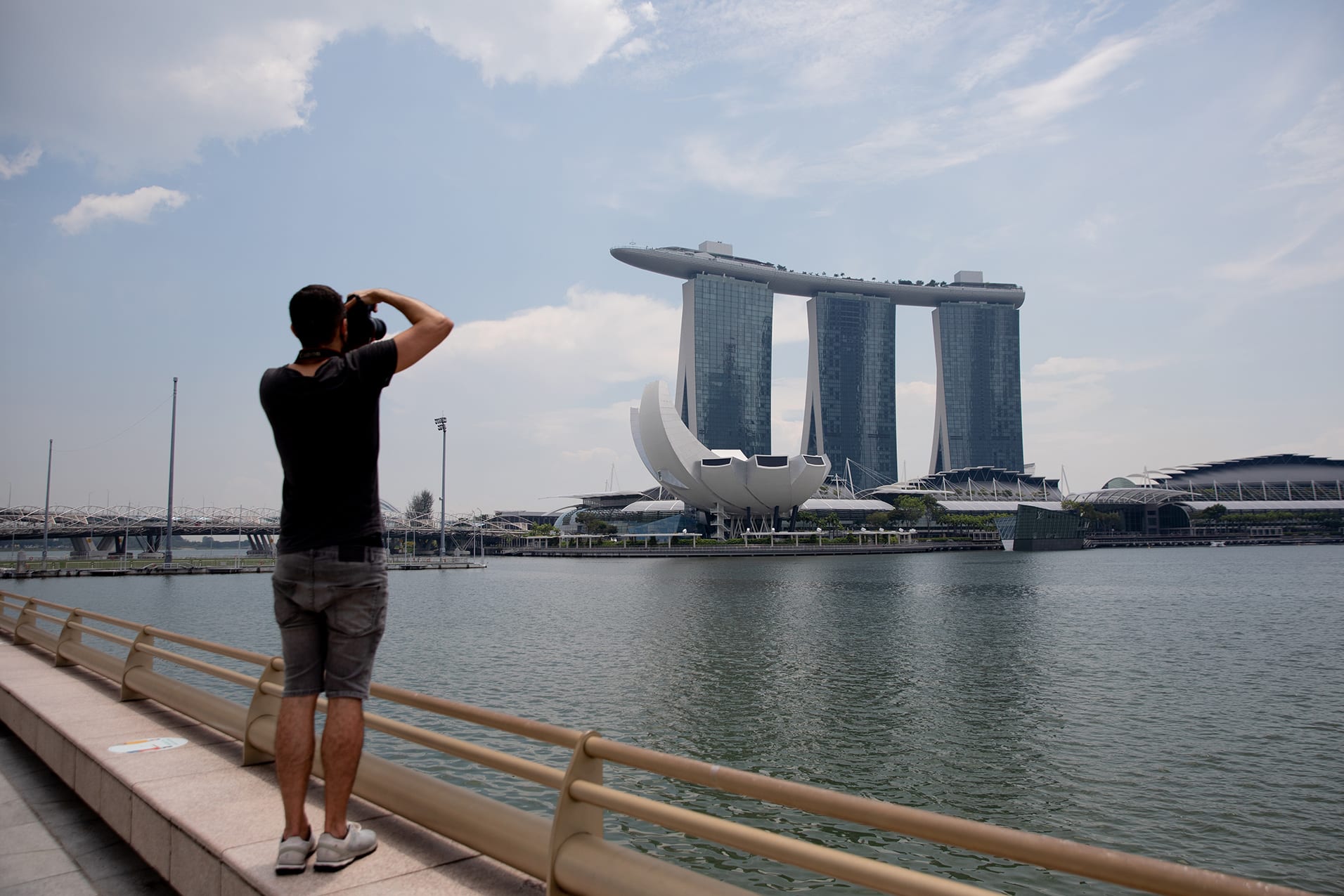 Visitor arrivals in Singapore hit a record low of 330,000 in 2021 amid Covid-19 travel restrictions Visitor arrivals in Singapore hit a record low of 330,000 in 2021 amid Covid-19 travel restrictions