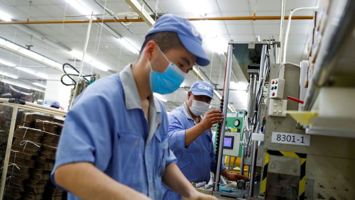 Aktivitas pabrik dan jasa di Tiongkok merosot karena pembatasan COVID yang tiada henti