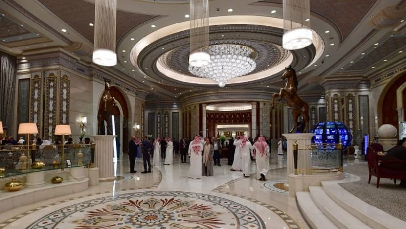 Arab Saudi benar wanita, lelaki asing kongsi hotel
