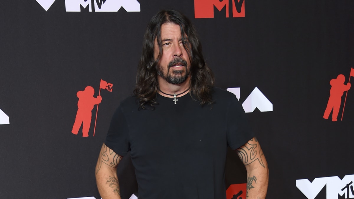 Foo Fighters' Dave Grohl Suffers From Hearing Loss "I've Been Reading