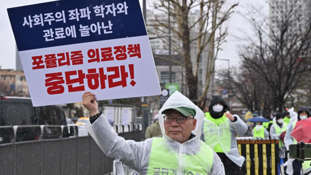 韩国吊销两人行医执照 是医生辞职潮以来首次