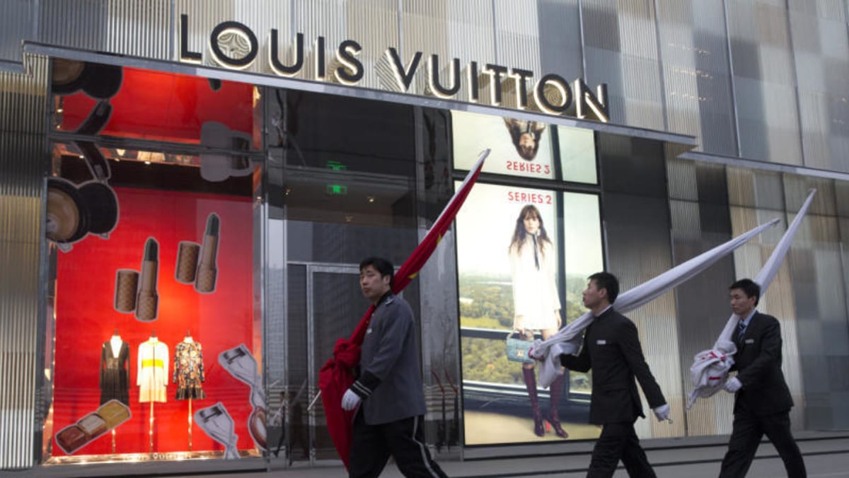 Luxury Firms Fight Online Fraudsters Over Expensive Fakes - Bloomberg