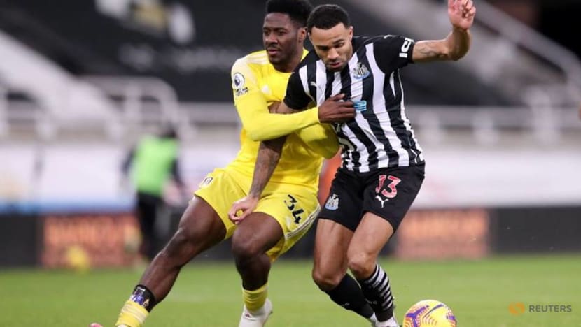 Football: Newcastle held to 1-1 draw by 10-man Fulham Football: Newcastle held to 1-1 draw by 10-man Fulham