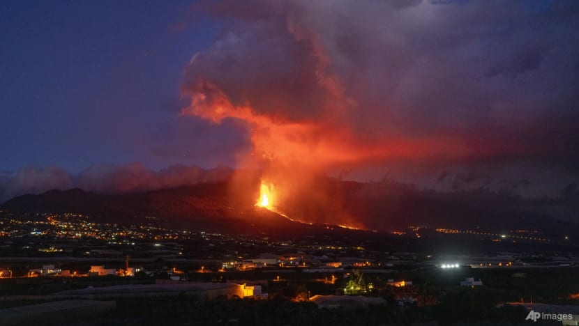 La Palma island braces for more earthquakes as volcano roars on La Palma island braces for more earthquakes as volcano roars on
