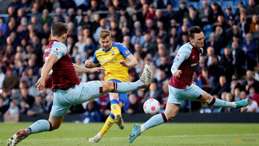 Burnley keep pressure on Everton with win over Saints Burnley keep pressure on Everton with win over Saints