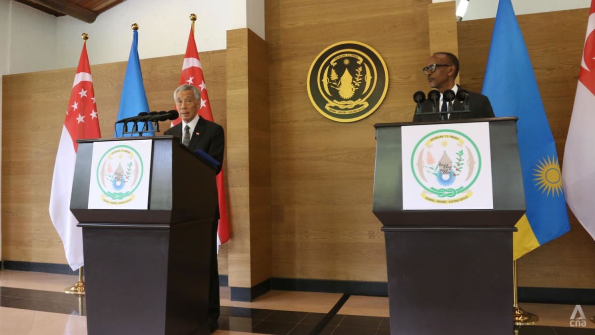African officials to get priority for development courses conducted by Singapore: PM Lee African officials to get priority for development courses conducted by Singapore: PM Lee