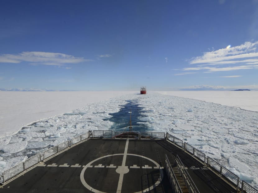 Gallery: Rescuers reach fishing boat stuck in Antarctic ice