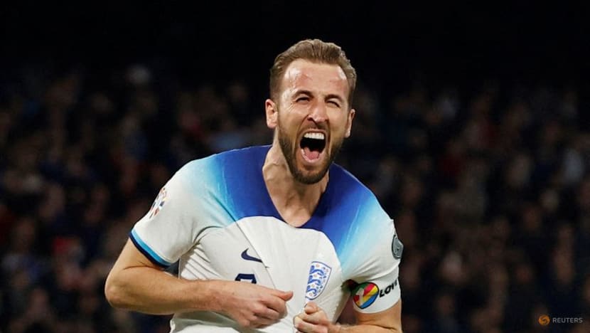 England's Kane tells PM Sunak he aims to be Premier League record scorer England's Kane tells PM Sunak he aims to be Premier League record scorer