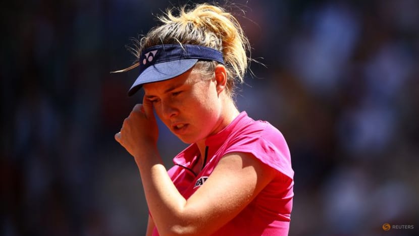 Title contender Rybakina marches past teenager Noskova into third round