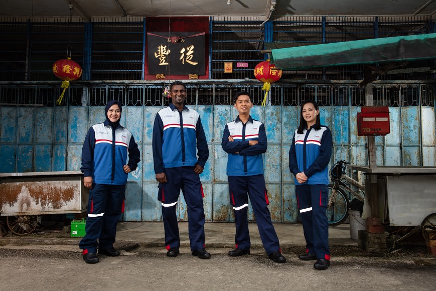 SingPost Launches New Uniforms For Postmen; Does Insta-Worthy Photo Shoot At Cool Locations Across Singapore
