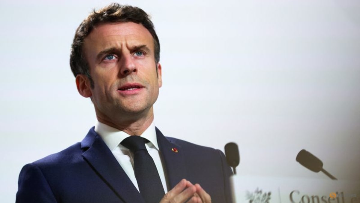 Tekanan terpilihnya kembali Macron terganggu oleh ‘McKinsey Affair’