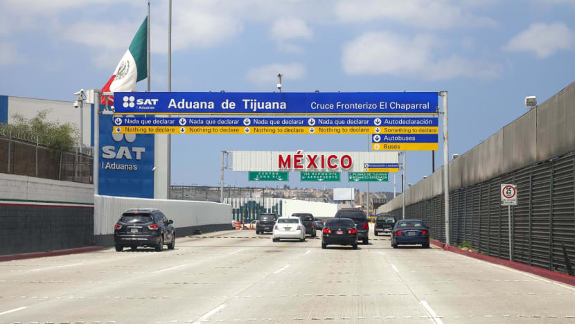3 migrants dead, 12 injured in Mexico crash 3 migrants dead, 12 injured in Mexico crash