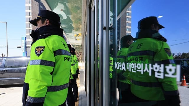 涉教唆实习和住院医生集体辞职 警方查抄大韩医师协会五人员