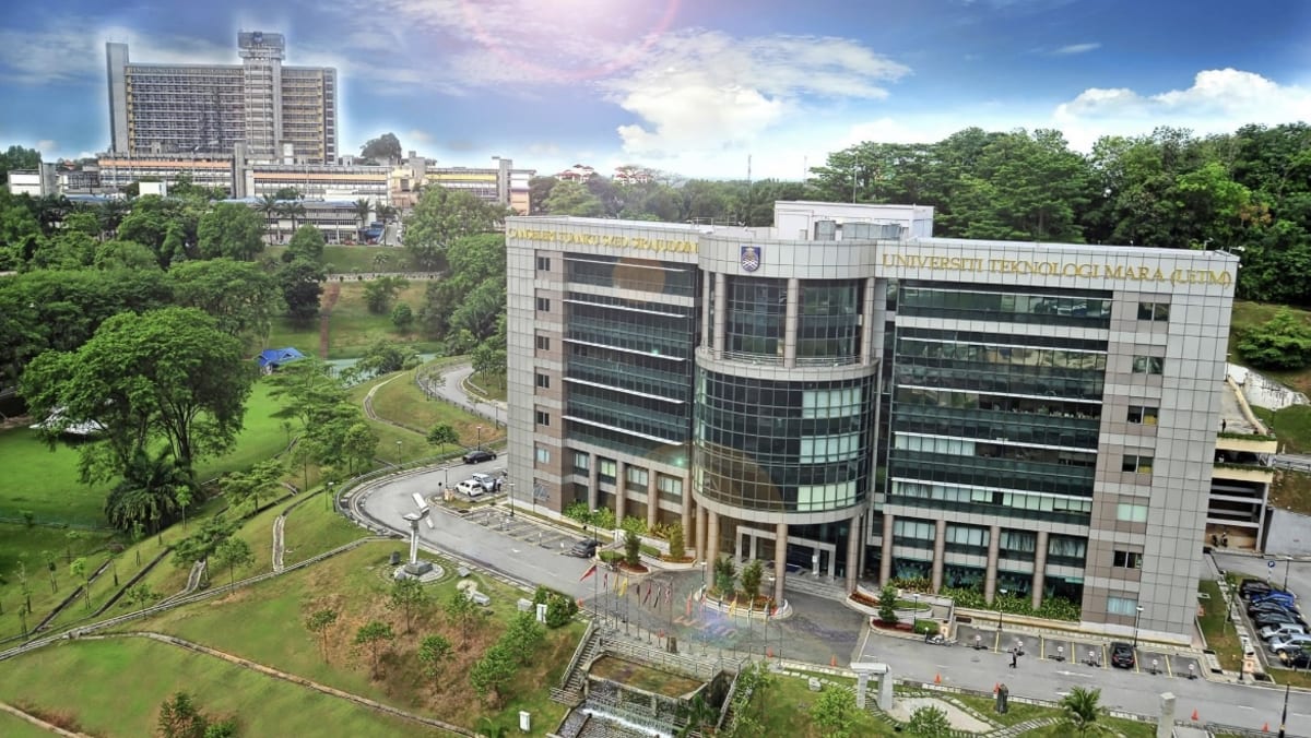 University student dies of heat stroke after undergoing military training in Malaysia, father claims son was abused University student dies of heat stroke after undergoing military training in Malaysia, father claims son was abused