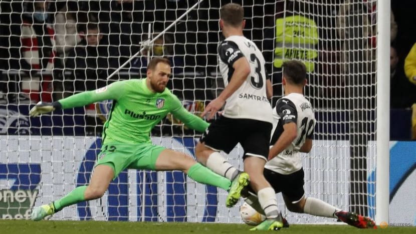 Atletico strike late to seal dramatic 3-2 win against Valencia Atletico strike late to seal dramatic 3-2 win against Valencia