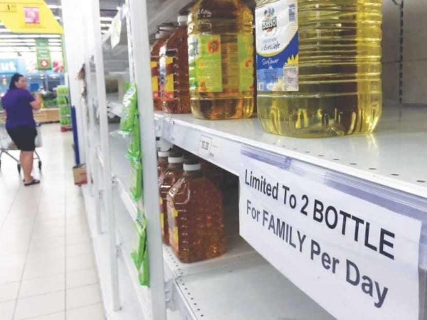 A notice stating the quota on cooking oil per family at a hypermarket in Ipoh. Photo: Malay Mail Online