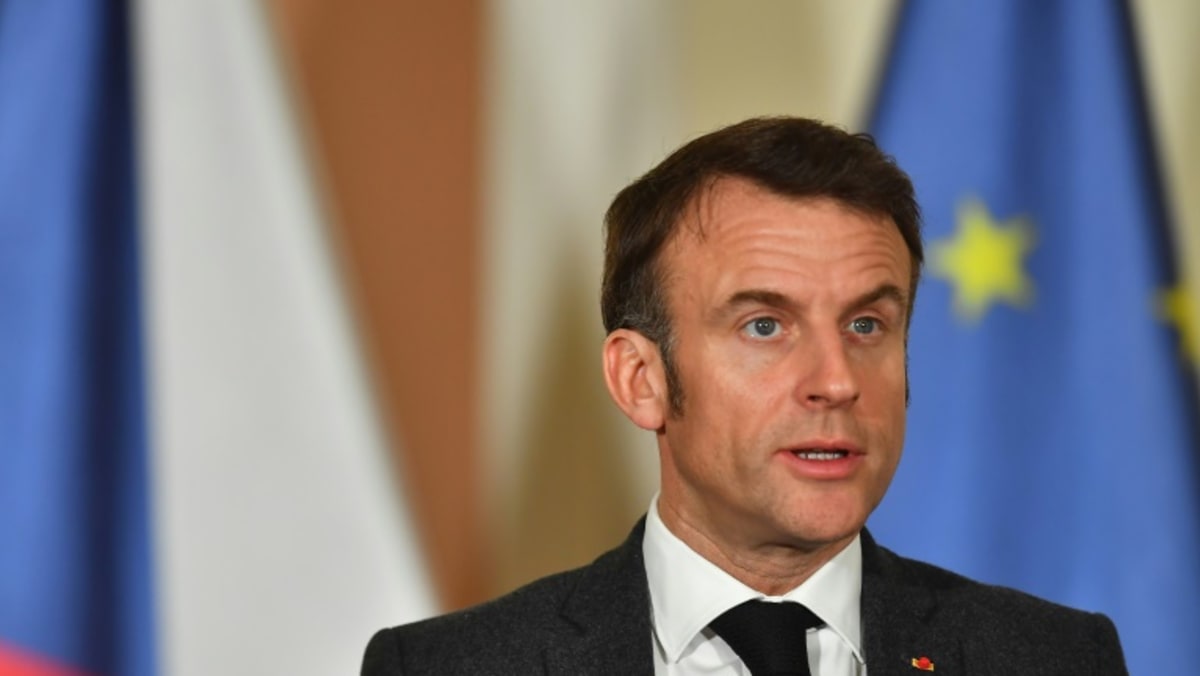 Macron dice ai leader del partito: “Non ci sono limiti” al sostegno all’Ucraina